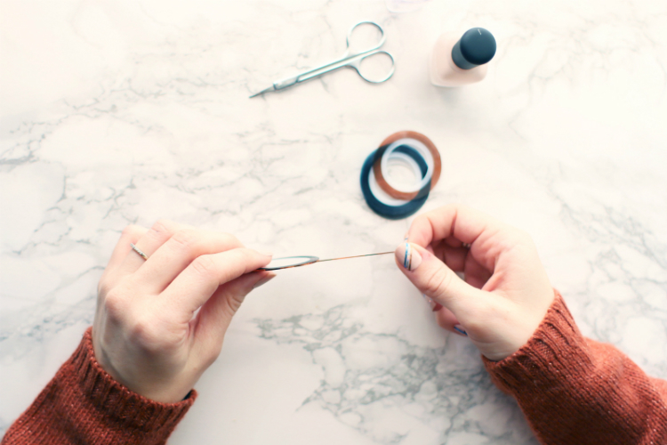 diy-minimal-manicure-01.jpg