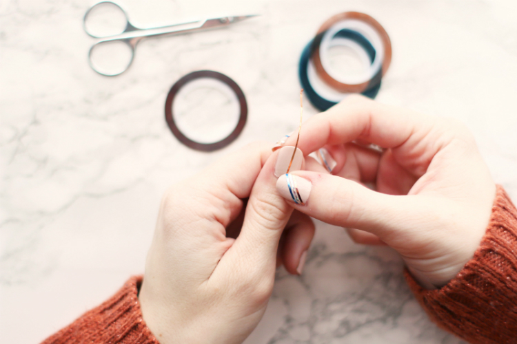 diy-minimal-manicure-02.jpg