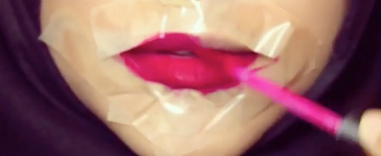 tape-lipstick-hack-01.jpg