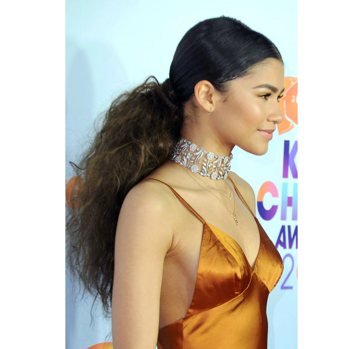 5hairstyles-for-humidity-04.jpg