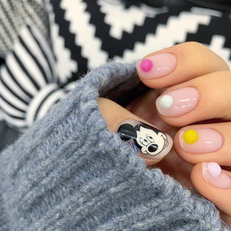 Pom-Pom-Nail-Art-01.jpg