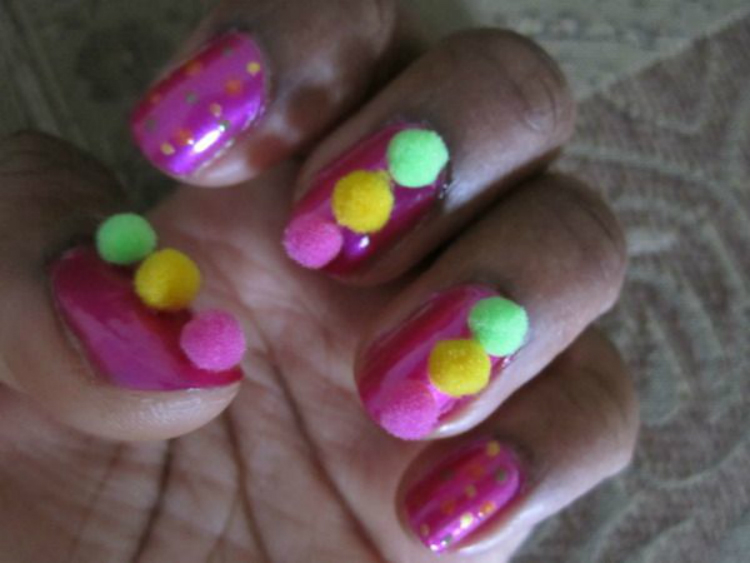 Pom-Pom-Nail-Art-04.jpg