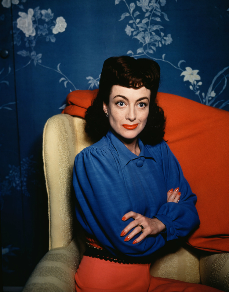 6iconic-red-nails-of-all-time-04.jpg