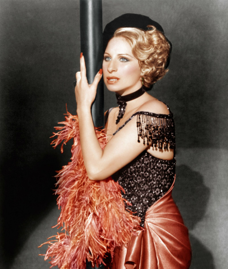 6iconic-red-nails-of-all-time-05.jpg