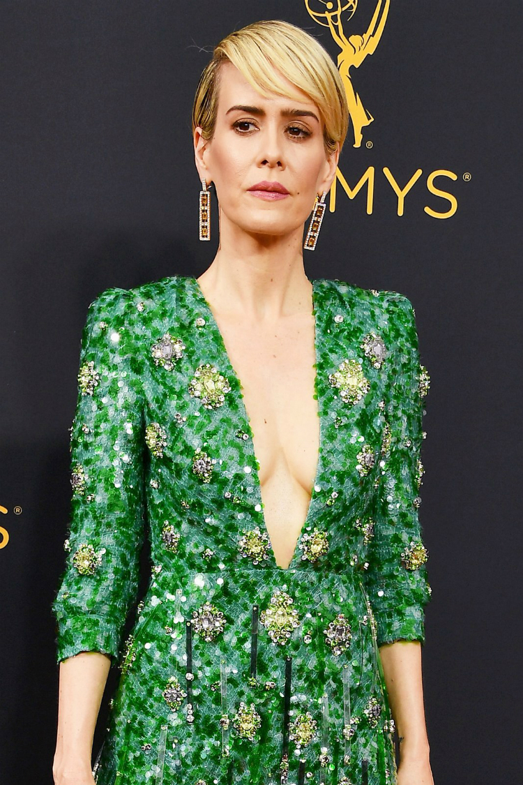 best-beauty-at-the-emmys-2016-05.jpg