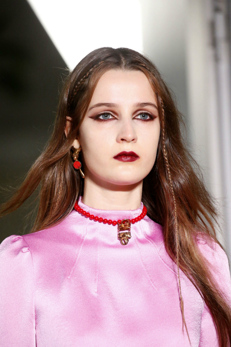 06-paris-beauty-trends-1718fw-05.jpg