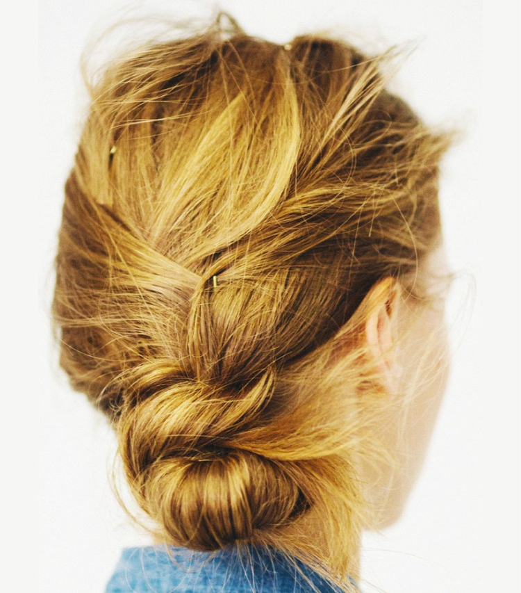 5steps-for-messy-twisted-bun-01.jpg