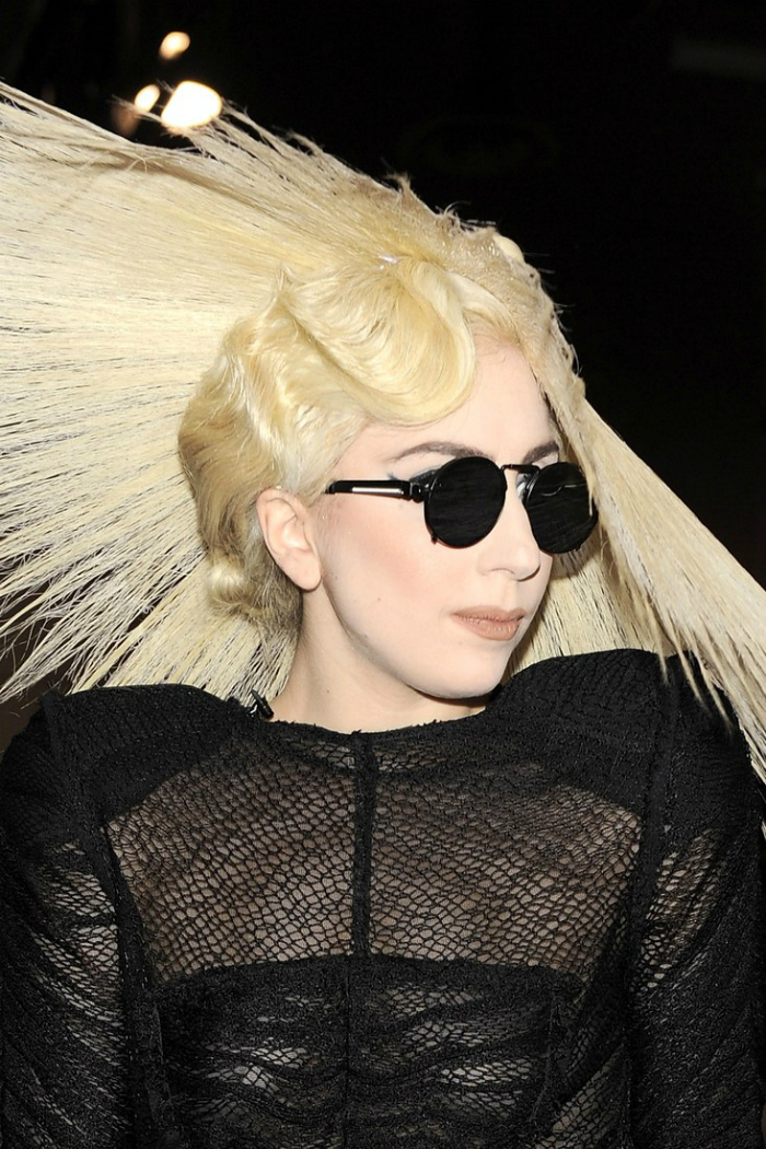 8-lady-gaga-beauty-looks-08.jpg