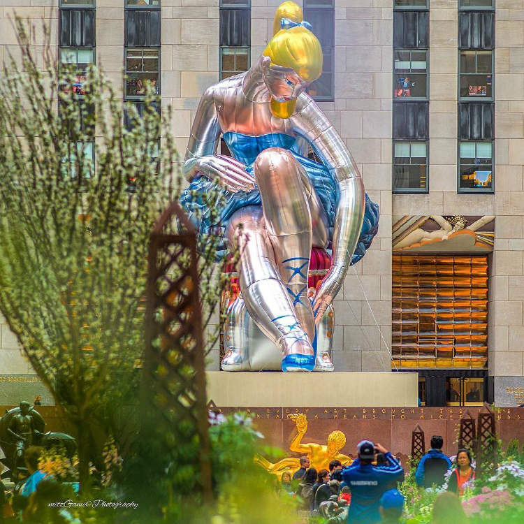 jeff-koons-kiehls-ballarina-manhattan-03.jpg