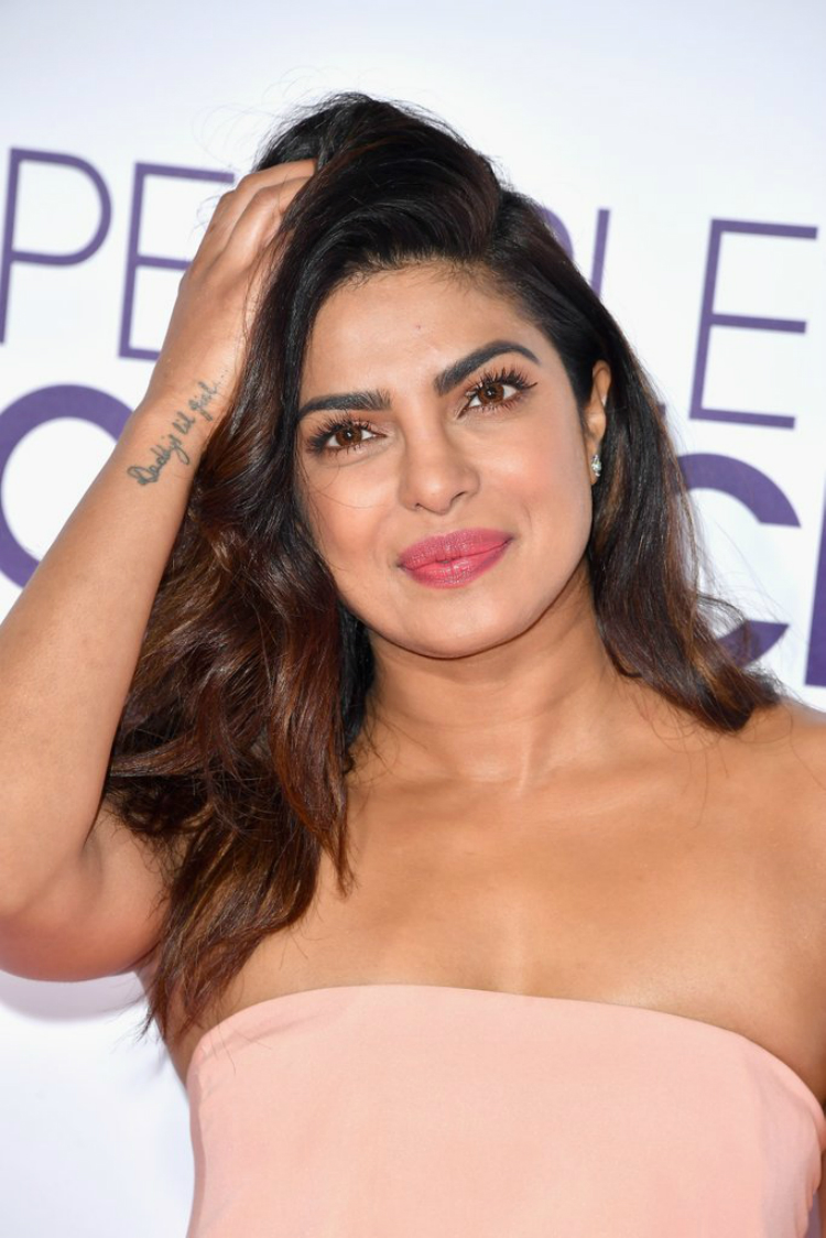 -2017-celebs-tattoos-on-redcarpet-07.jpg