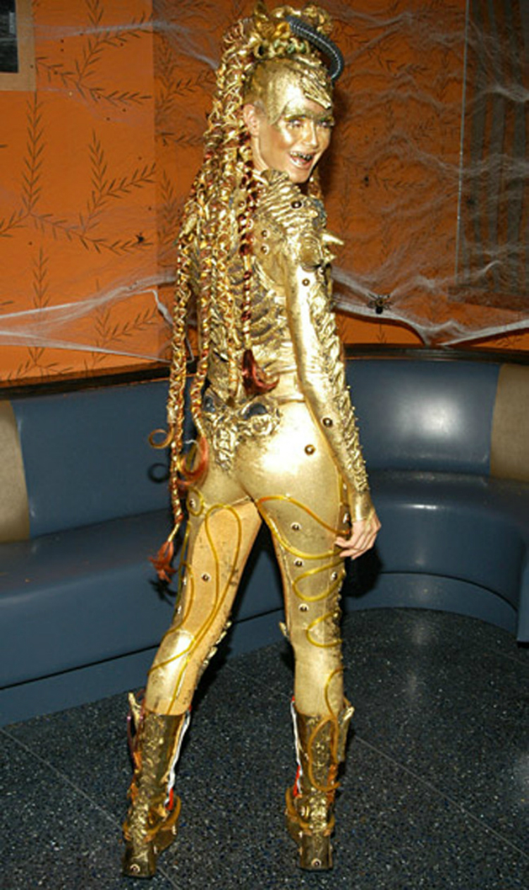 10halloween-makeup-inspo-heidiklum-08.jpg