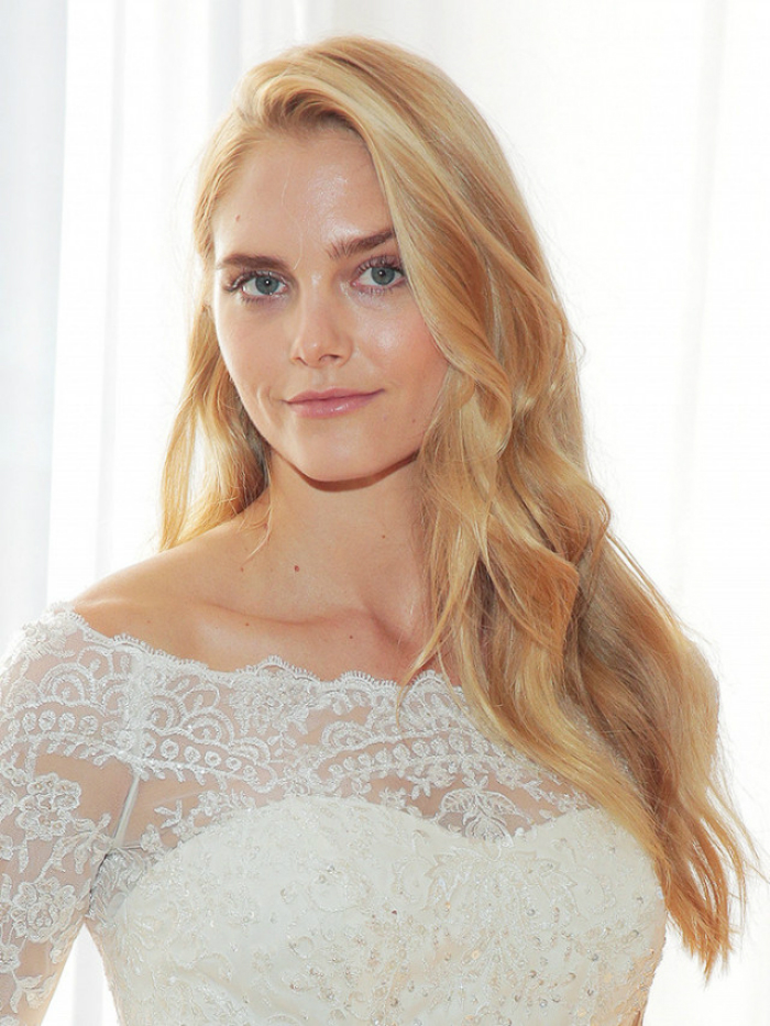 5-wedding-hairstyles-you-can-totally-do-yourself-02.jpg