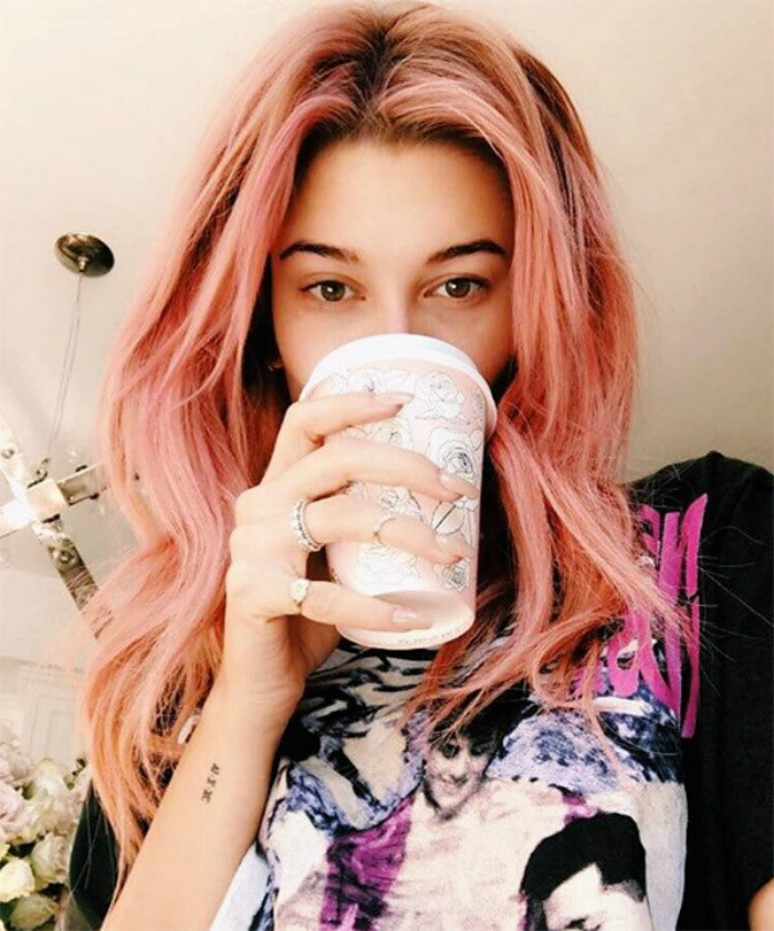 5celebs-with-pink-hair-05.jpg