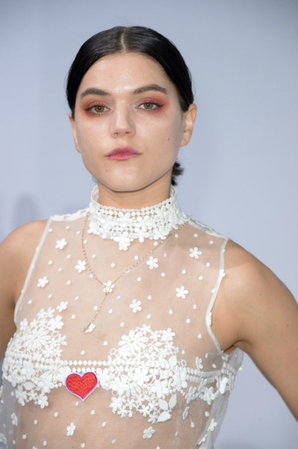 6celeb-beautylooks-frow-pfw-ss17-05.jpg