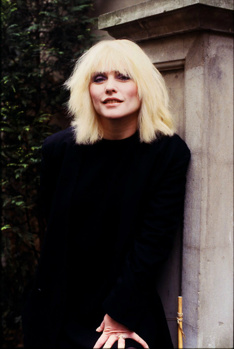 6platimunvblondes-02.jpg