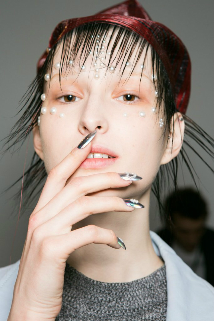 7incredible-manicures-pfw-fw1718-03.jpg