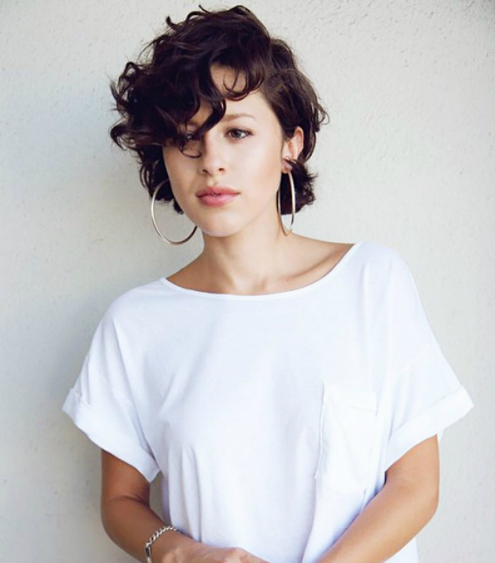 the-most-flattering-short-haircuts-for-thick-hair-05.jpg