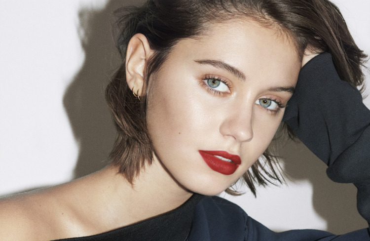 iris-law-burberry-02.jpg