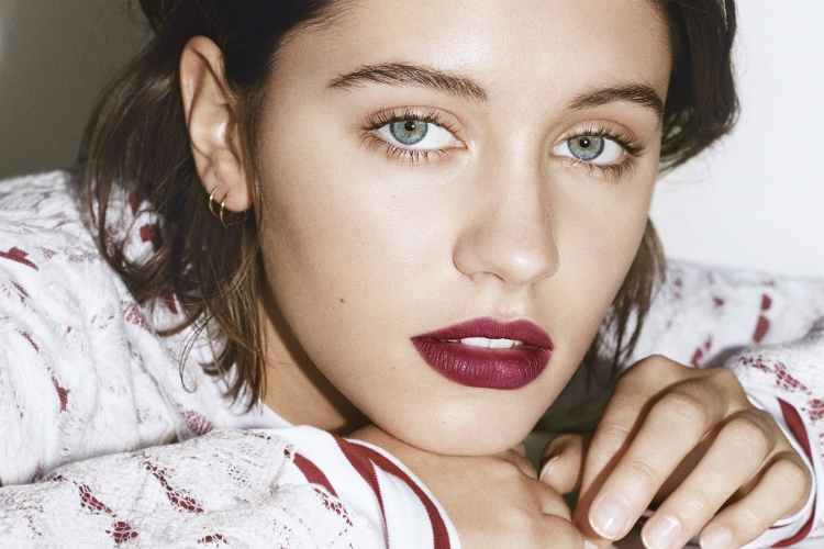 iris-law-burberry-05.jpg
