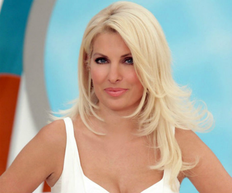 3greek-celeb-secrets-01.jpg