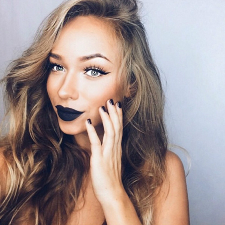 3ways2wearblacklipstick_01.jpg