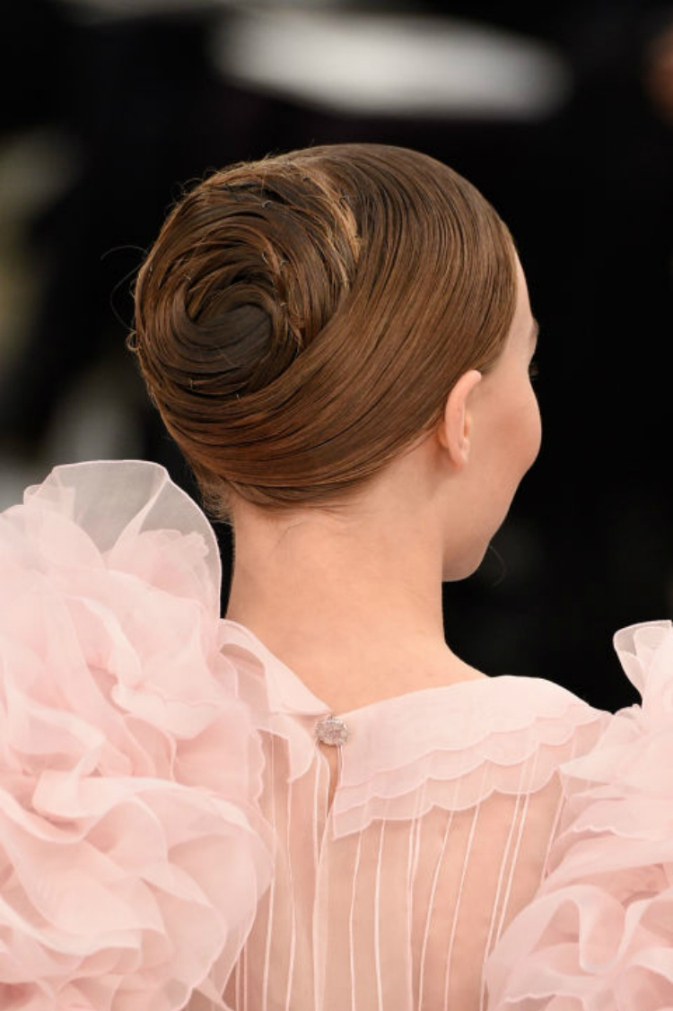 5non-traditional-wedding-hairstyles-01.jpg