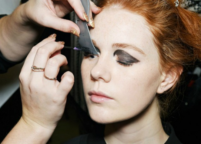 beauty-hack-for-mascara-01.jpg
