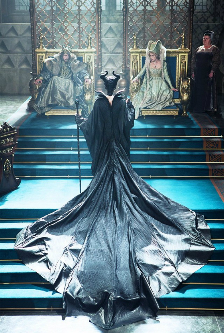 5-chic-witches-to-inspire-your-halloween-look-01.jpg