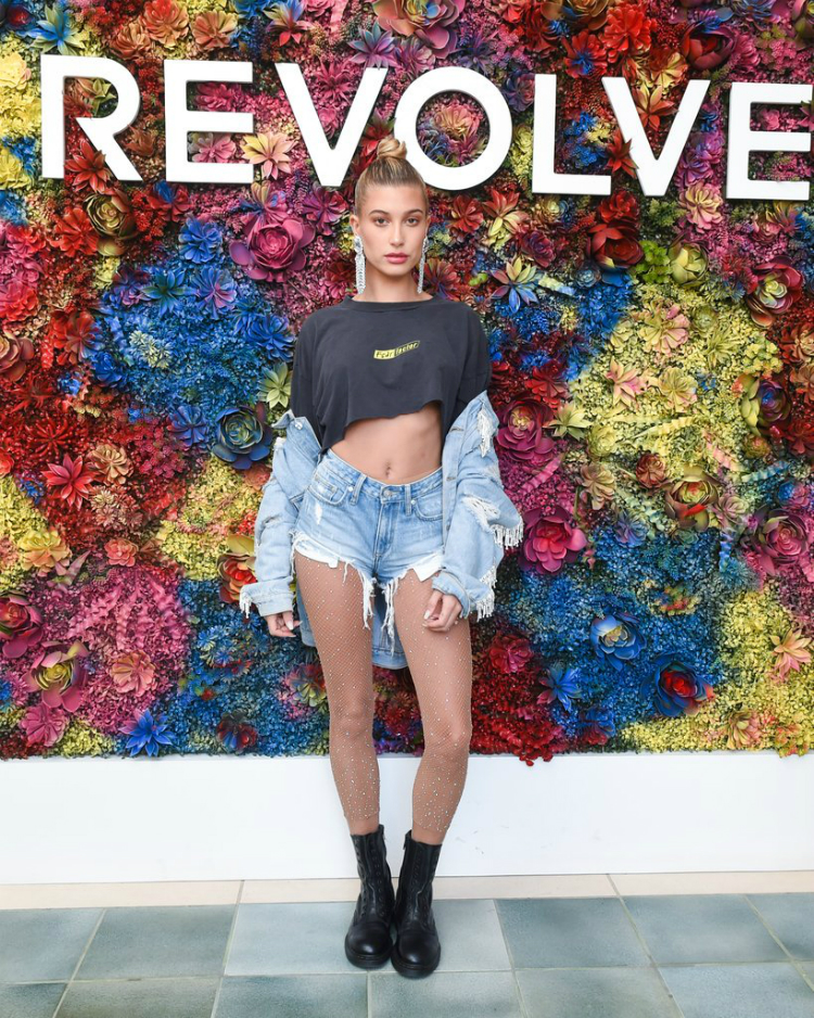 9celebsatcoachella-looks-04.jpg