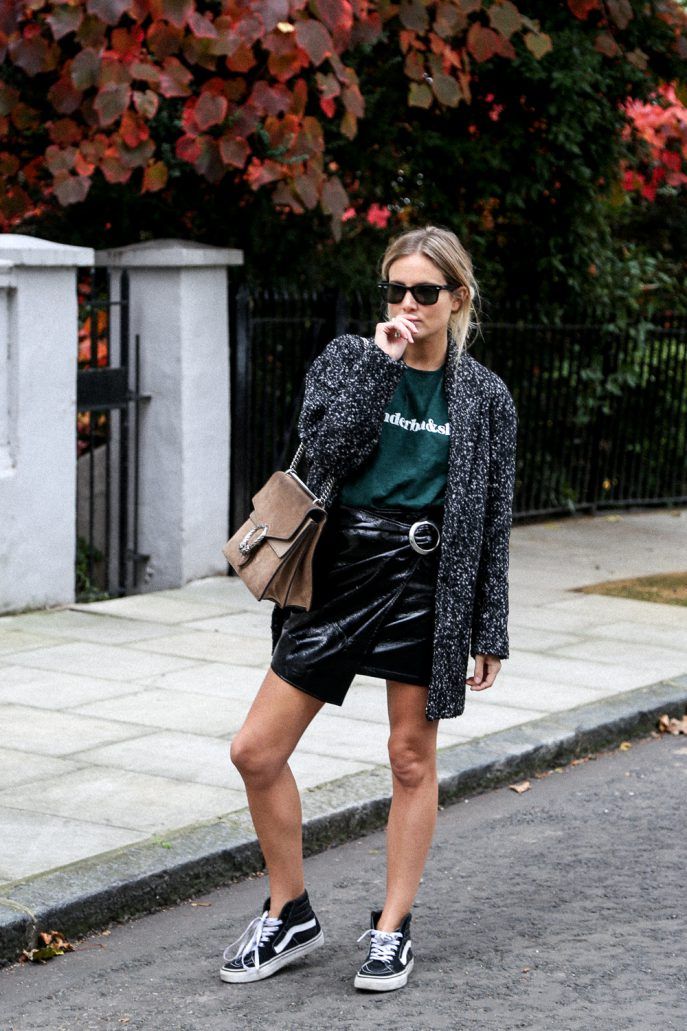 4waystowear-a-patent-leather-skirt-02.jpg