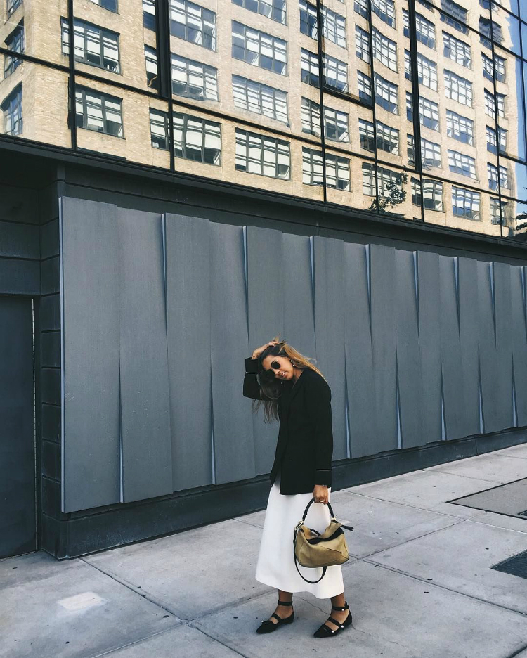 4waystowearwhiteskirt-03.jpg