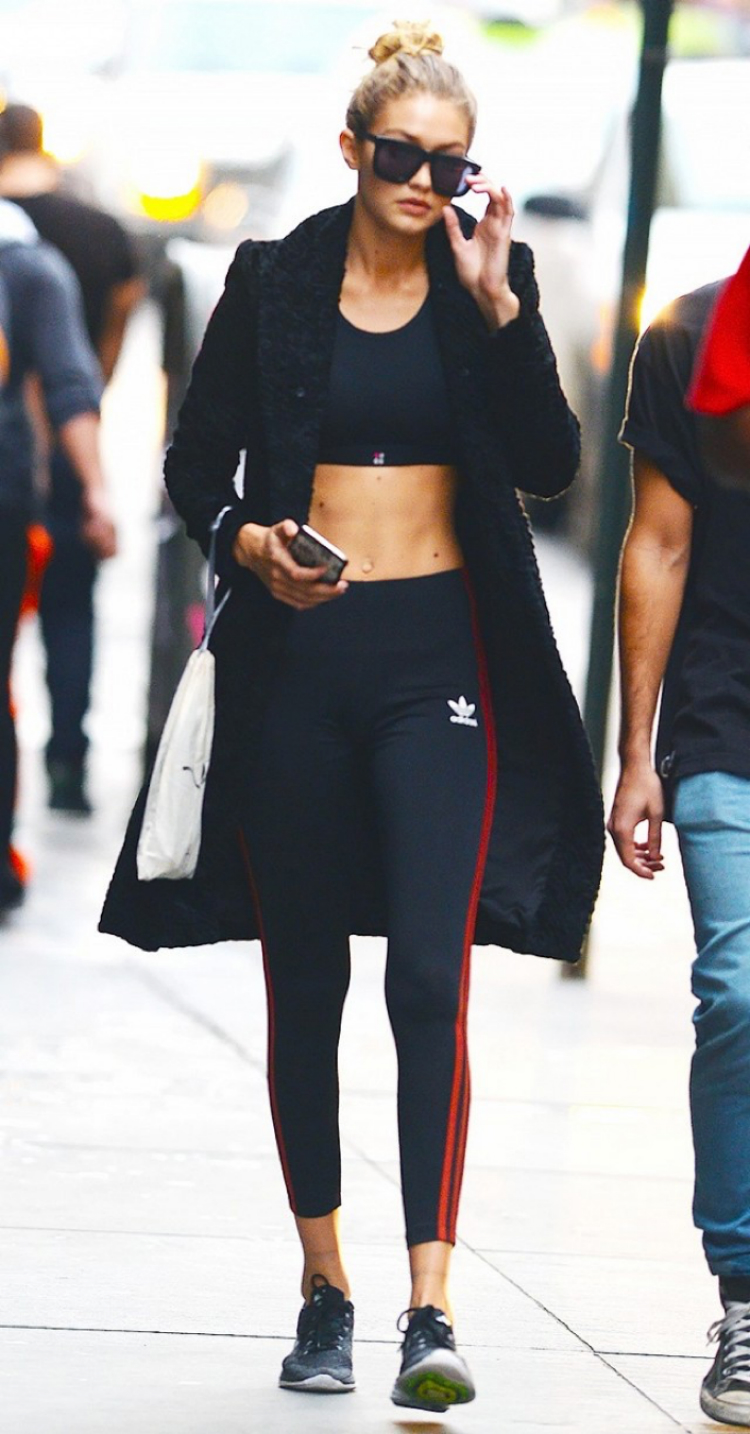 5comfy-clothes-while-travelling-02.jpg