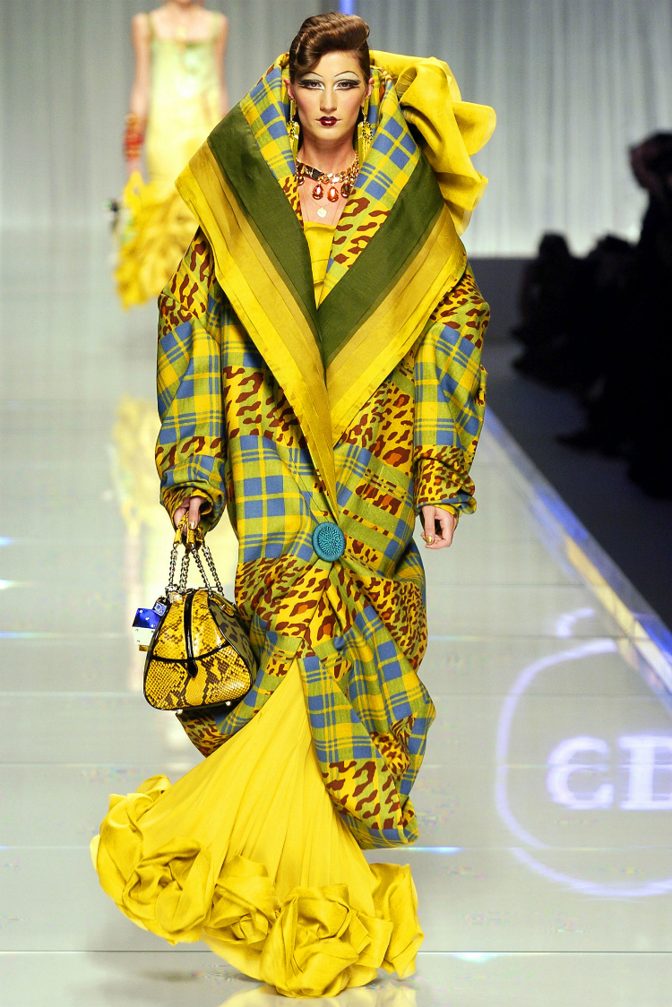 gisele-bundchen-runway-young-01.jpg