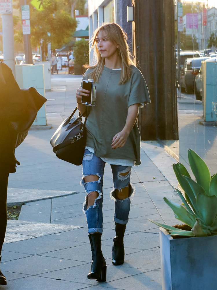10celebs_ripped_jeans_05.jpg