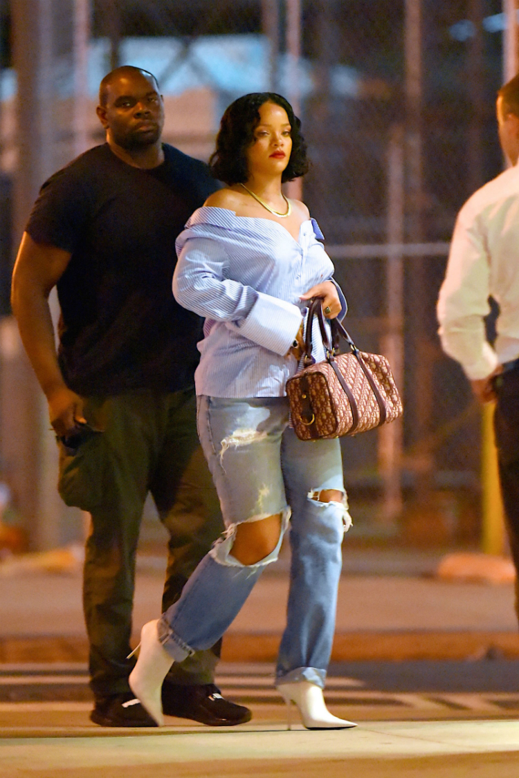 10celebs_ripped_jeans_08+.jpg