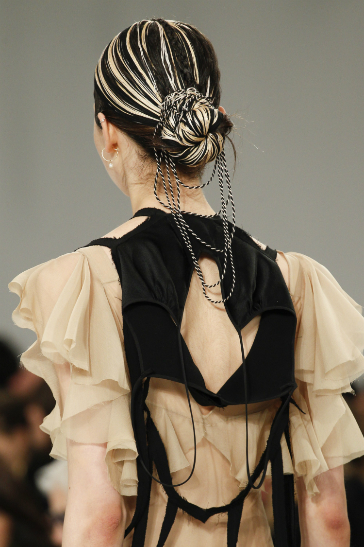 10-top-accessories-pfw-fw1718-02.jpg