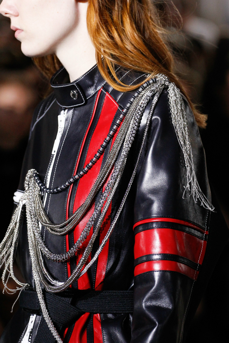 10-top-accessories-pfw-fw1718-03.jpg