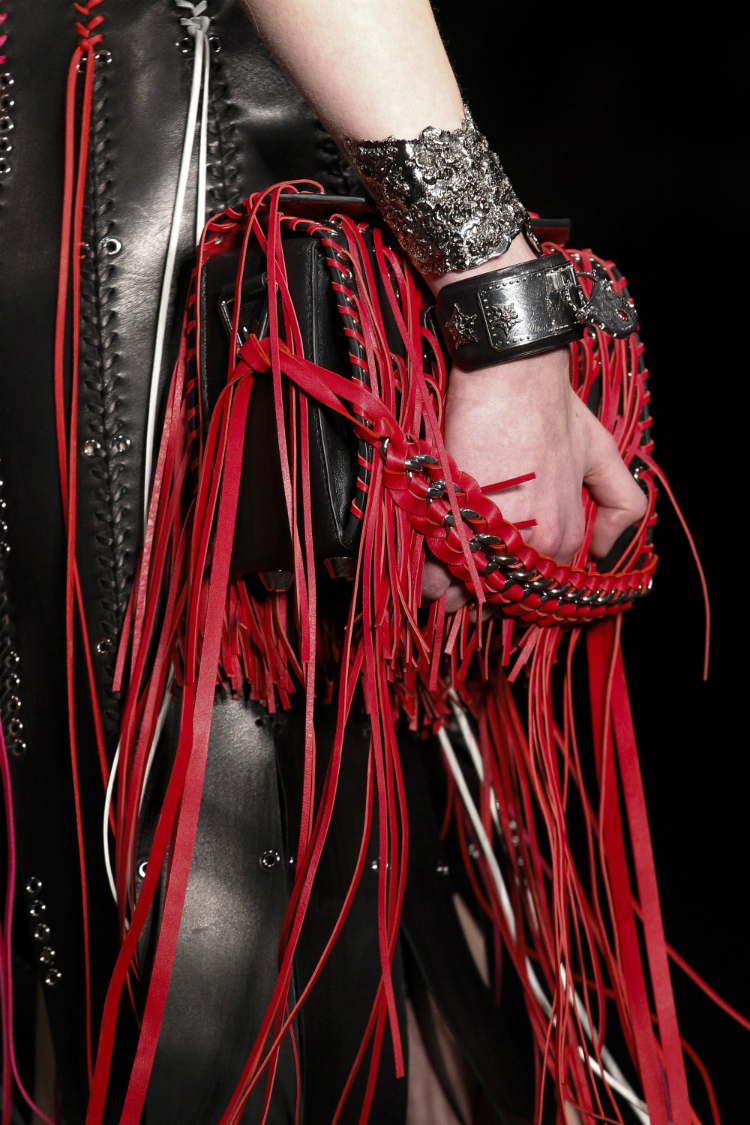 10-top-accessories-pfw-fw1718-04.jpg