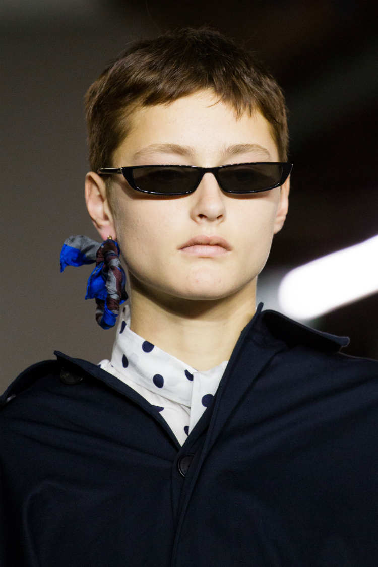 10-top-accessories-pfw-fw1718-05.jpg