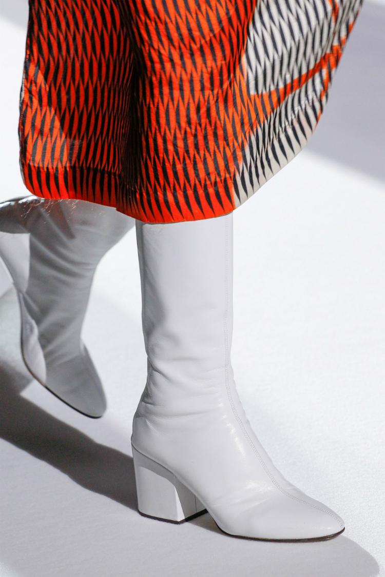 10-top-accessories-pfw-fw1718-07.jpg