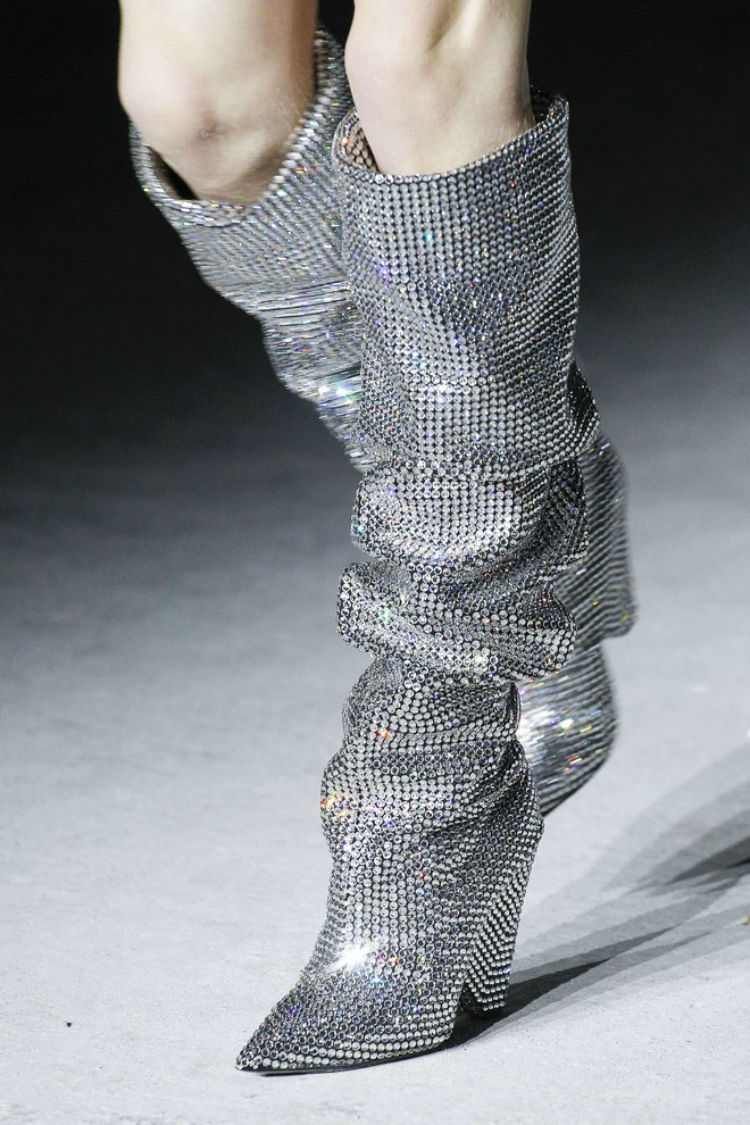 10-top-accessories-pfw-fw1718-09.jpg