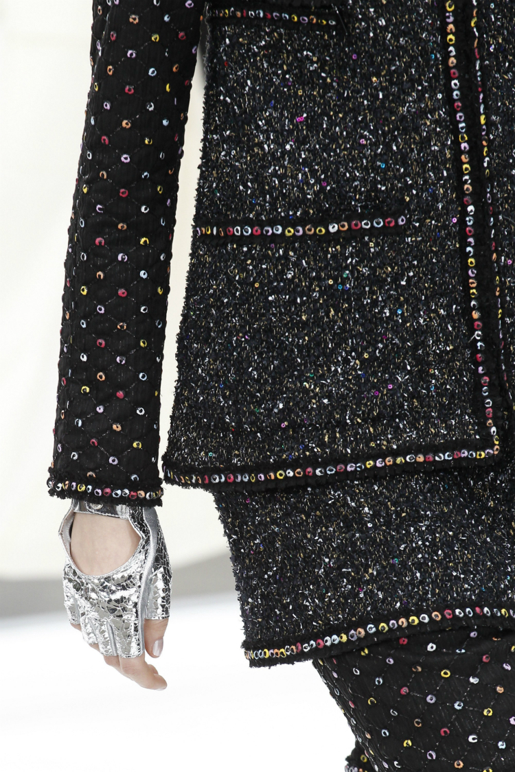 10-top-accessories-pfw-fw1718-10.jpg
