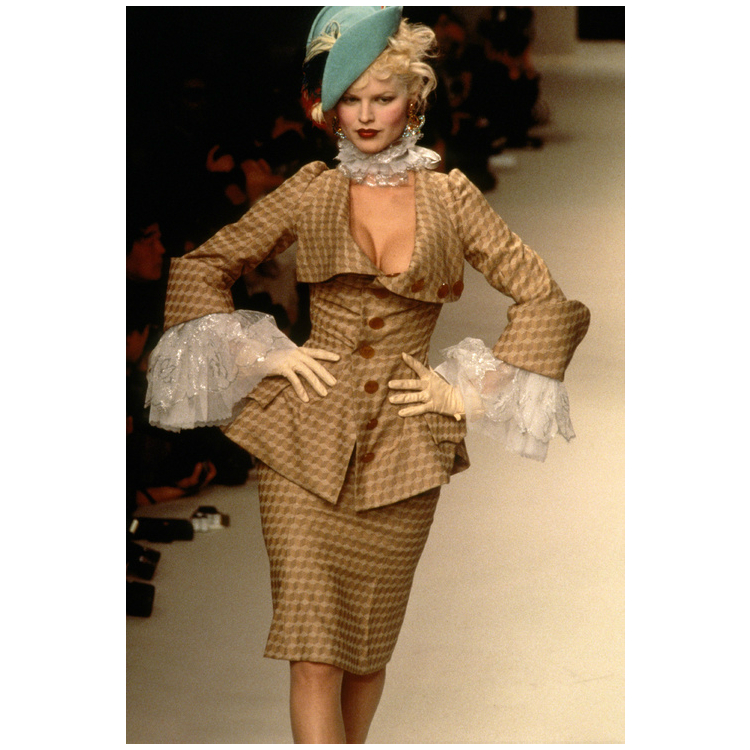 8best-evaherzigova-runway-moments-02.jpg