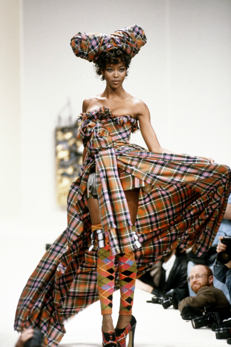 10bestmoments_naomi_catwalk_04.jpg