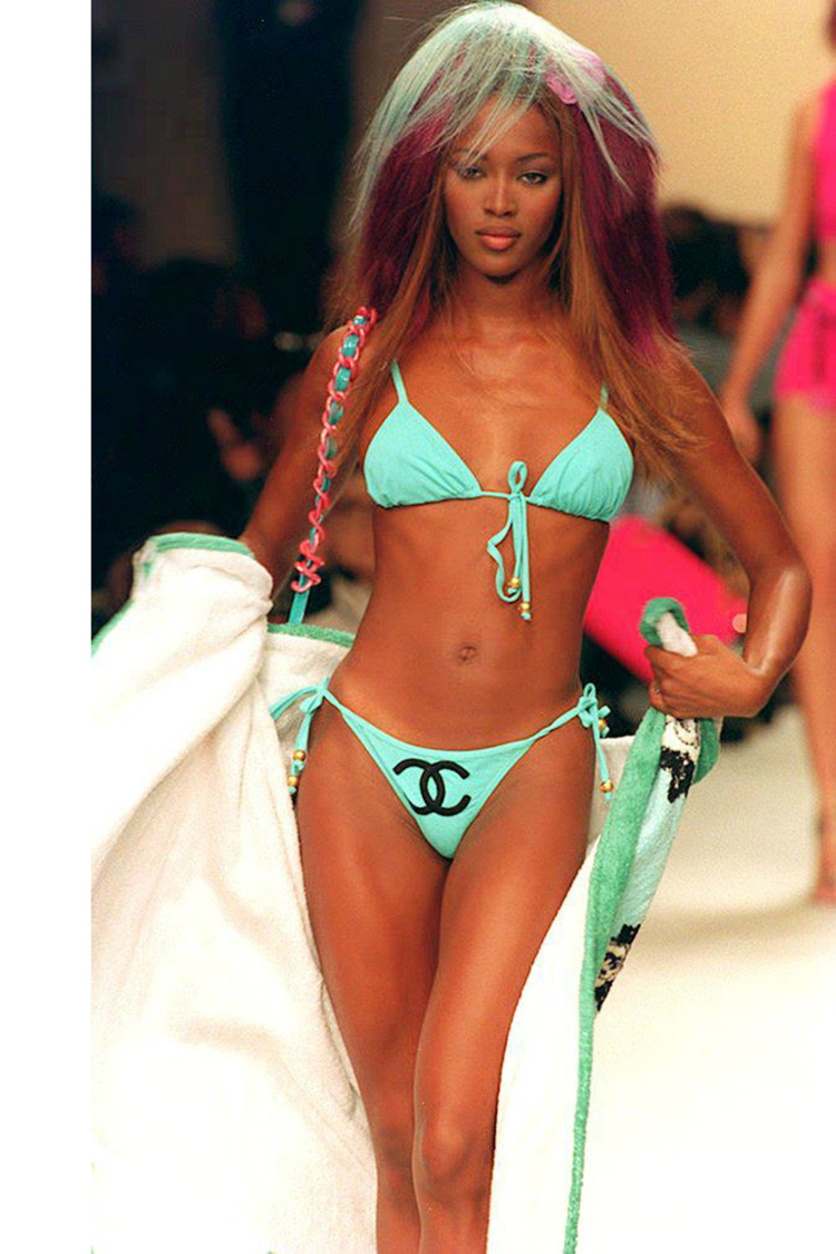 10bestmoments_naomi_catwalk_07.jpg