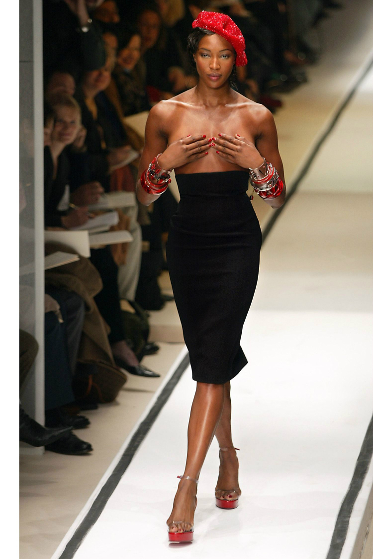 10bestmoments_naomi_catwalk_09.jpg