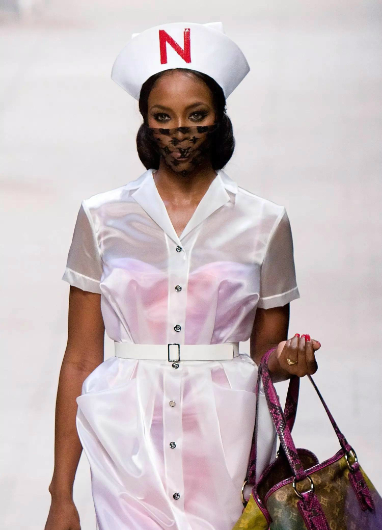 10bestmoments_naomi_catwalk_10.jpg