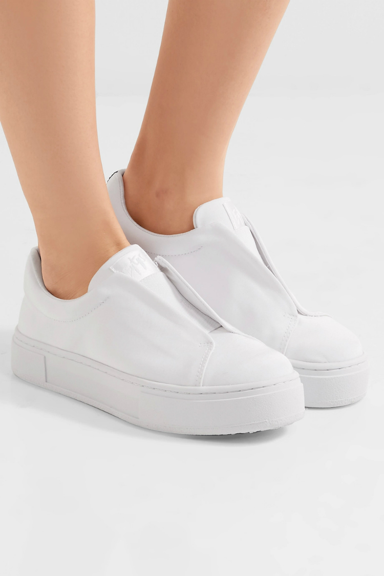 7whitesneakersforspring_01.jpg