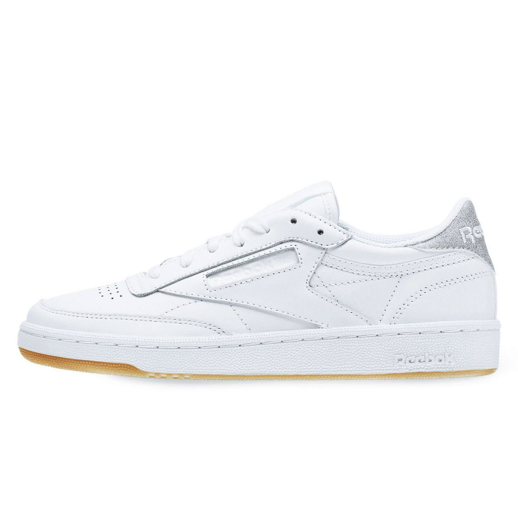 7whitesneakersforspring_03.jpg