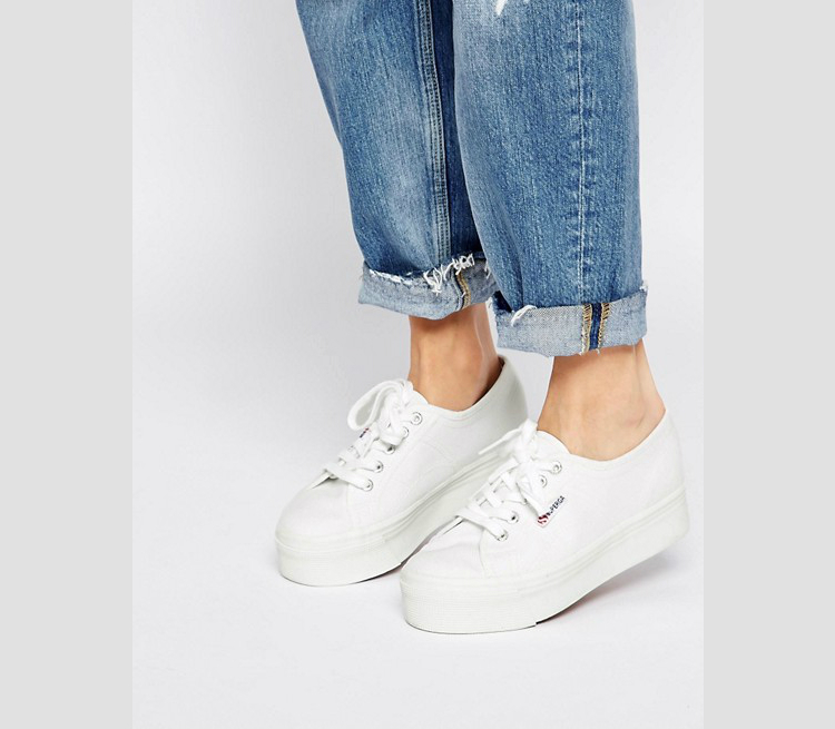 7whitesneakersforspring_05.jpg